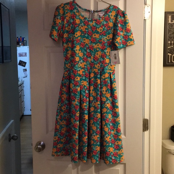 LuLaRoe Amelia - Picture 3 of 4